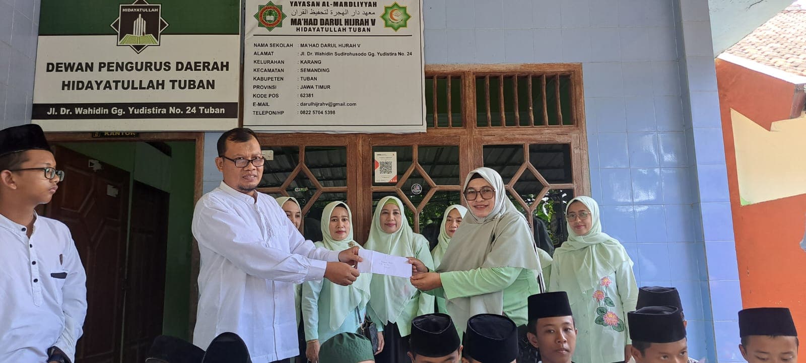 PENGURUS DHARMAYUKTI KARINI CABANG TUBAN LAKSANAKAN SANTUNAN YATIM DAN DHUAFA