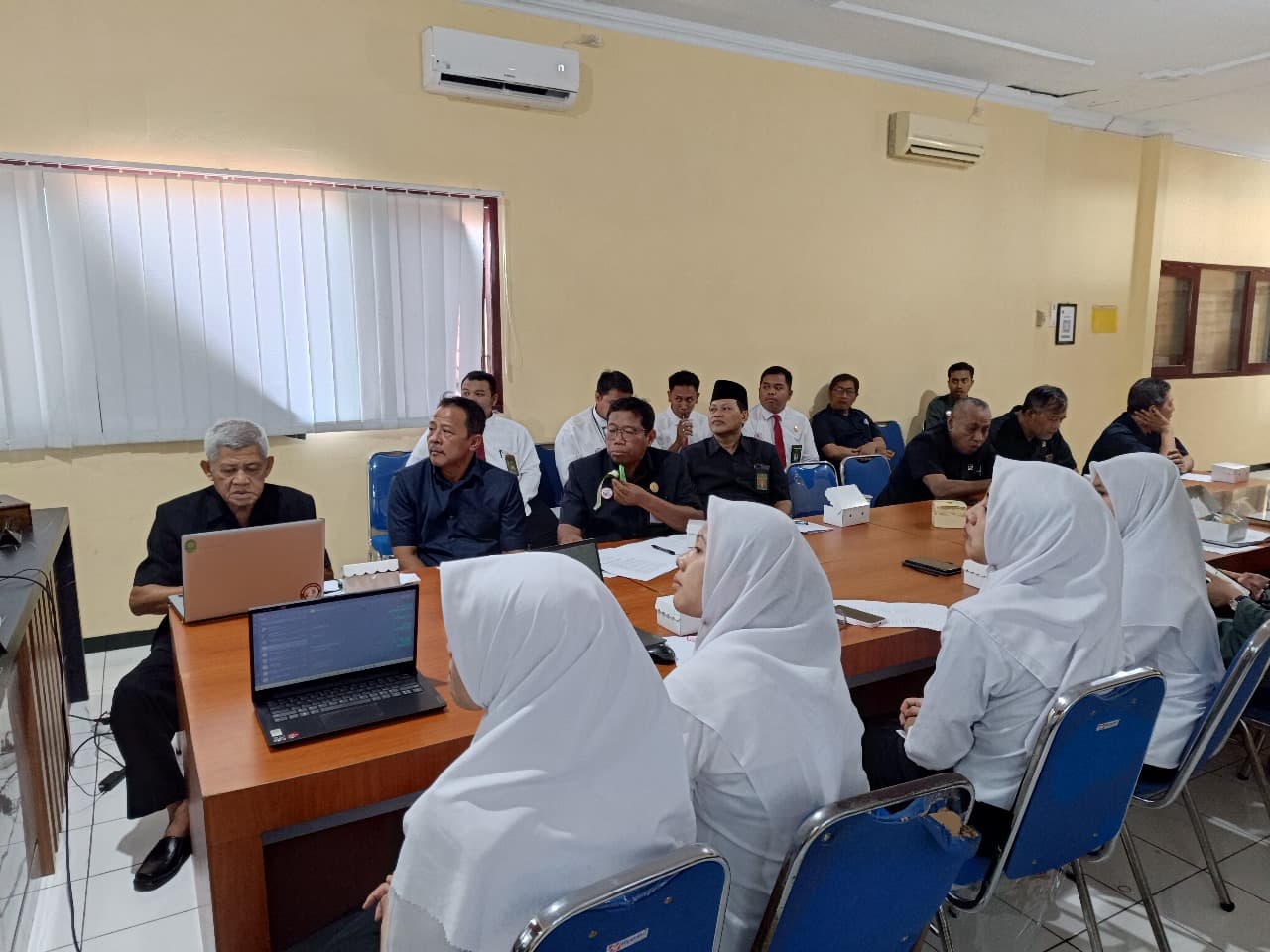 HAKIM PA TUBAN LAKUKAN DISKUSI HUKUM GUNA PERCEPATAN PENYELESAIAN PERKARA ECOURT