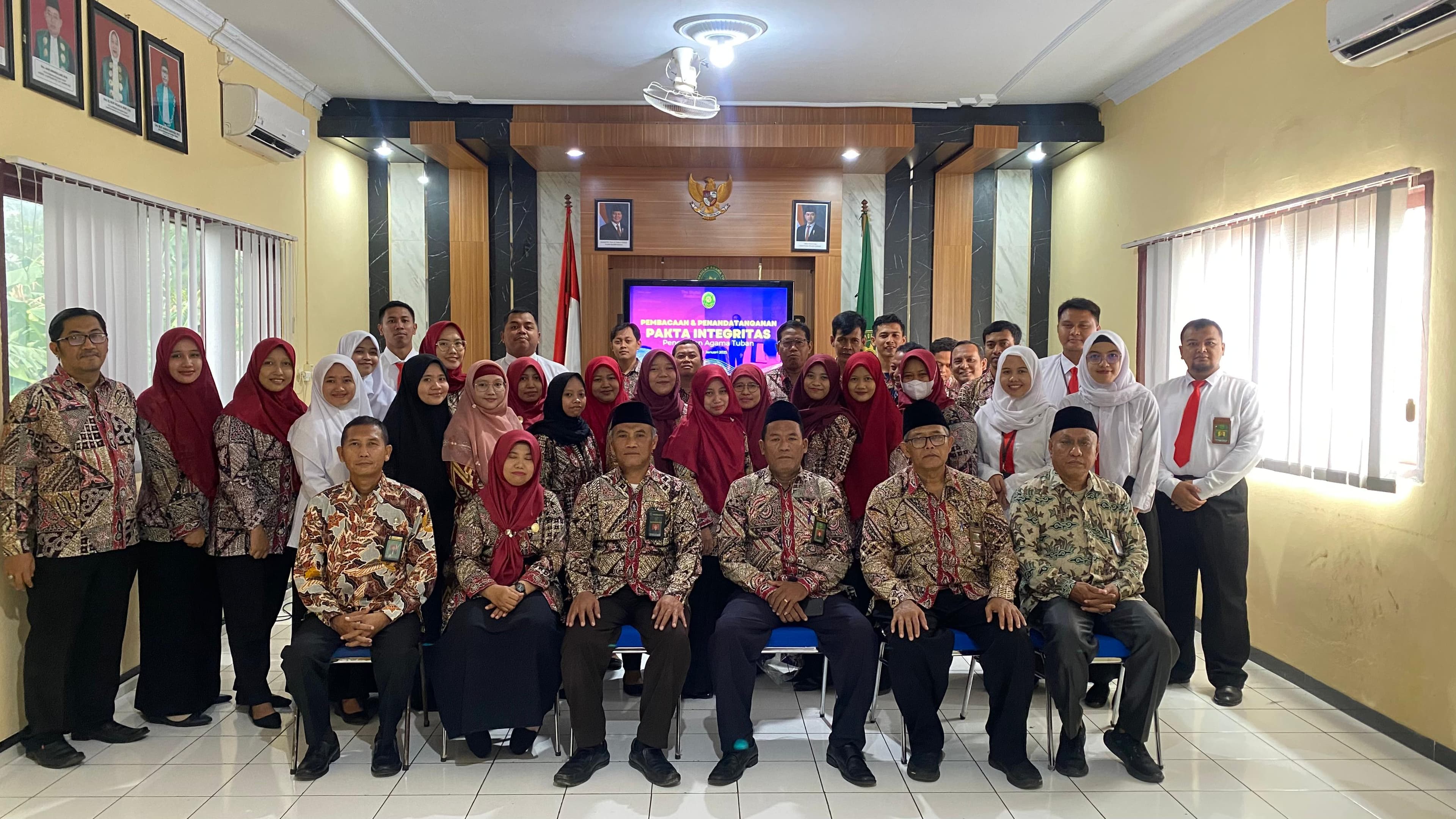 Pengadilan Agama Tuban Teguhkan Komitmen: Pakta Integritas sebagai Pilar Pelayanan Prima
