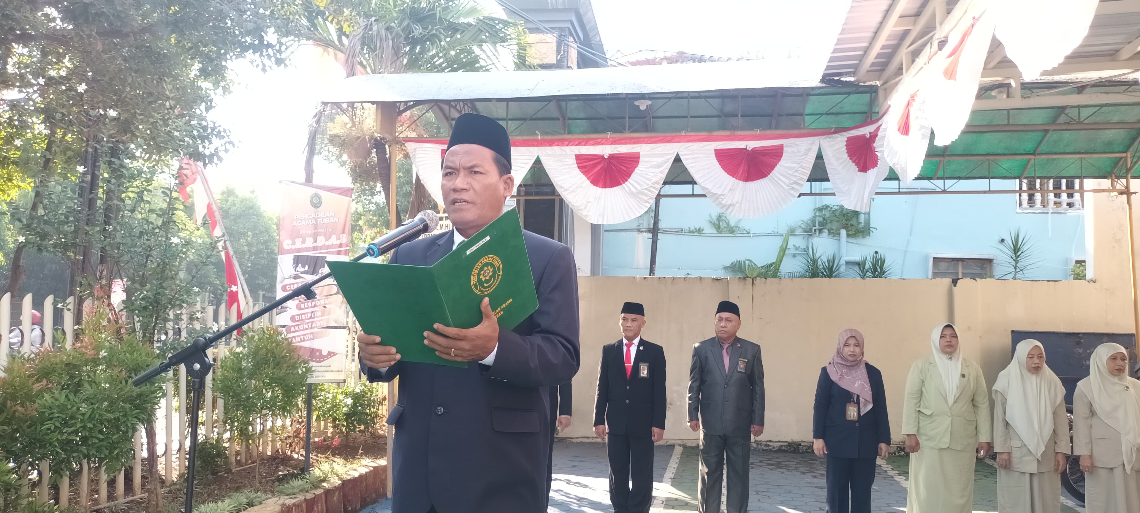 Semangat Kebersamaan di HUT ke-80 MA RI: PA Tuban Gelar Upacara, Syukuran, dan Penyerahan Penghargaan